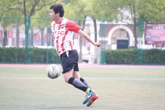 古德温绝杀助上海2-0领先广厦，关键失误引发争议